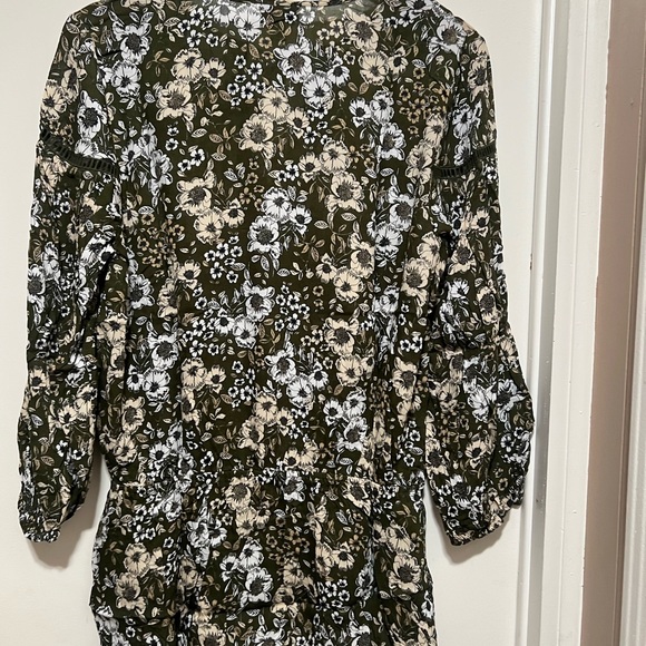 Women's Boho Blouse ANA A New Approach Size MT Green Floral W/Lattice Accent NWT - Picture 5 of 6